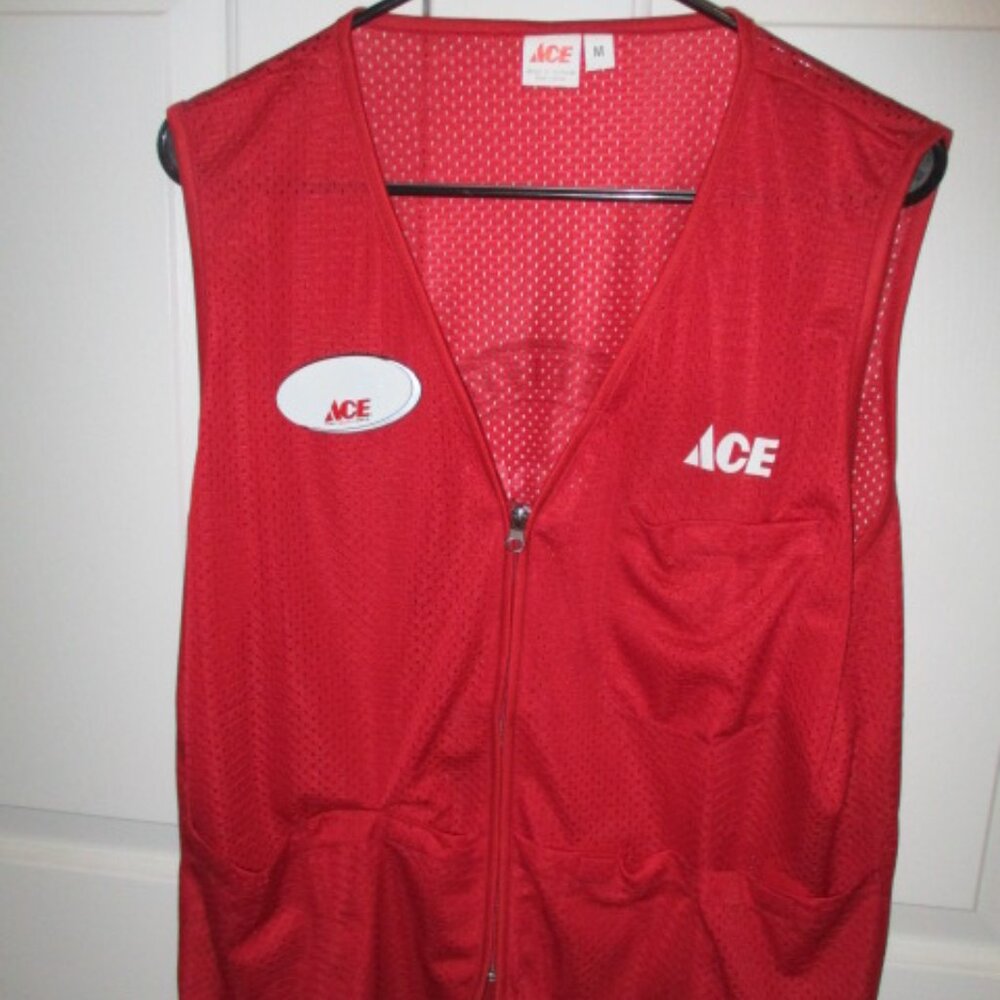ACE Hardware Red Employee Work Zipper Vest Medium with Badge NWOT